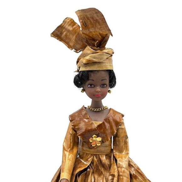 African folk Art Doll Made out of Banana Leaves Signed - Picture 6 of 11